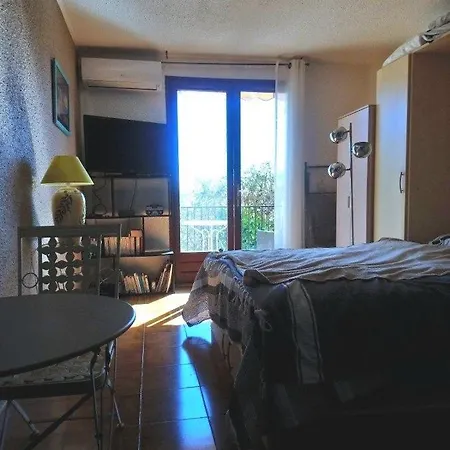 Апартаменты Studio 25m2 Ile Rousse Corse Л'Иль-Рус